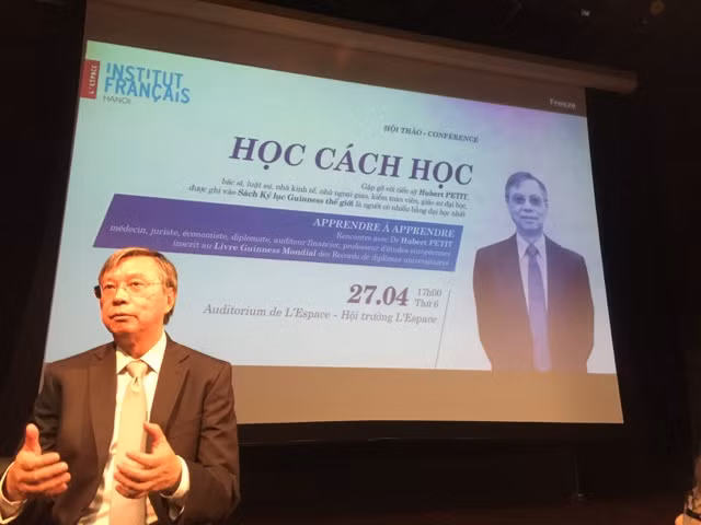 Tiến sỹ đã chia sẽ những kinh nghiệm của mình tại buổi hội thảo “Học cách học”. Tiến sỹ đã chia sẽ những kinh nghiệm của mình tại buổi hội thảo “Học cách học”.