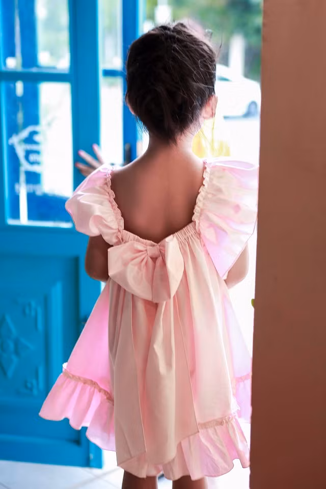 Bé Thỏ diện trang phục của thương hiệu Lalababes