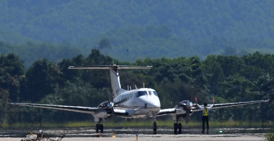 King Air 350 vào điểm đỗ sân bay quốc tế Vân Đồn King Air 350 vào điểm đỗ sân bay quốc tế Vân Đồn