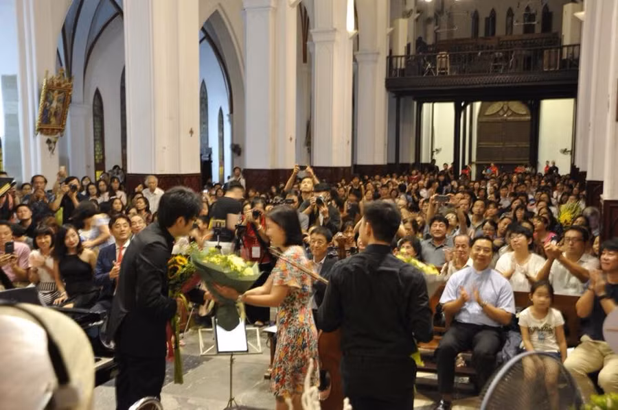 Hàng trăm khán giả trong và ngoài nước tham gia buổi hòa nhạc
