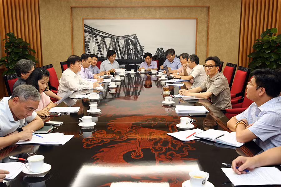 Phó Thủ tướng Vũ Đức Đam nhấn mạnh về lâu dài quy định đấu thầu, mua thuốc phải tạo thuận lợi cho công tác quản lý thuốc của Bộ Y tế cũng như các bệnh viện.