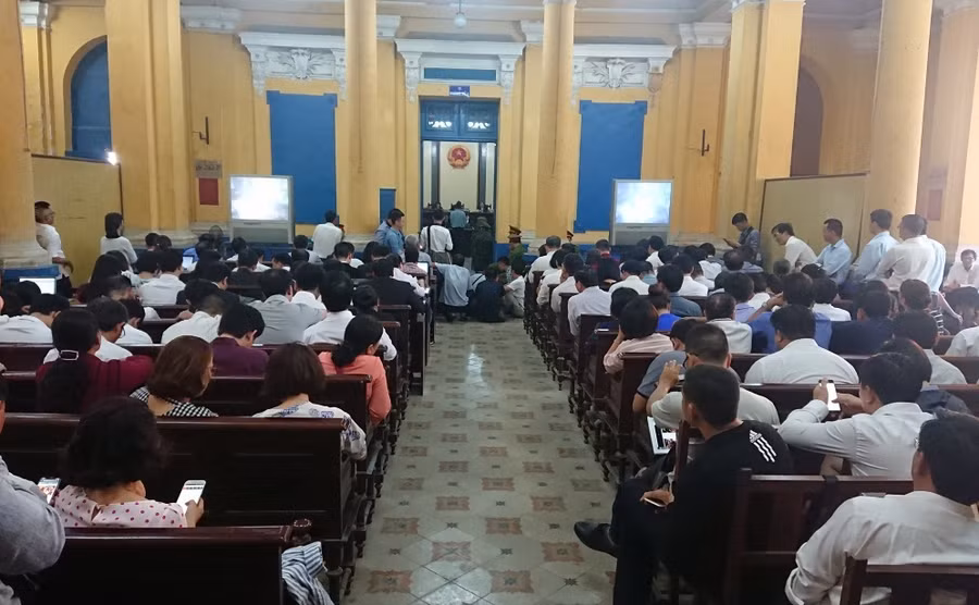 Toàn cảnh phiên tòa. Toàn cảnh phiên tòa.