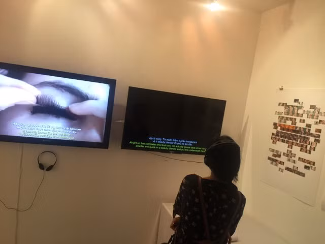 Laura Giesdorf gây ấn tượng với một video dài hơn 10 phút “Hướng dẫn makeup che phủ trọn vẹn khuyết điểm – Che đậy bản thân bằng nỗi tẻ nhạt không tì vết. Laura Giesdorf gây ấn tượng với một video dài hơn 10 phút “Hướng dẫn makeup che phủ trọn vẹn khuyết điểm – Che đậy bản thân bằng nỗi tẻ nhạt không tì vết.