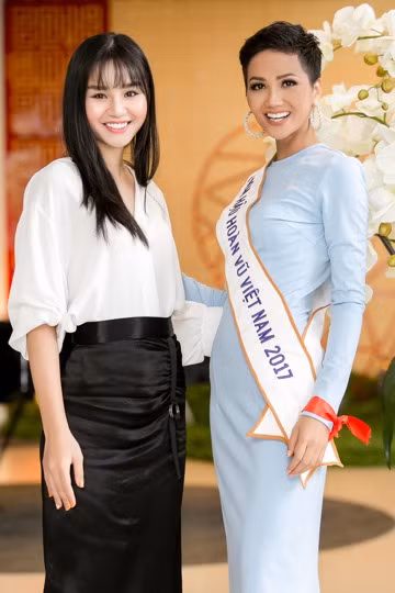 Hoa hậu cùng người đẹp Lê Thu Trang- Top 10 HHHVVN năm 2017