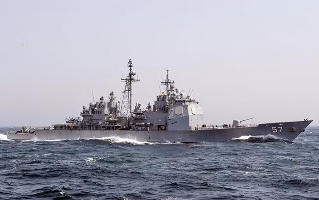 Tuần dương hạm USS Lake Champlain (CG-57). ẢNH: REUTERS Tuần dương hạm USS Lake Champlain (CG-57). ẢNH: REUTERS