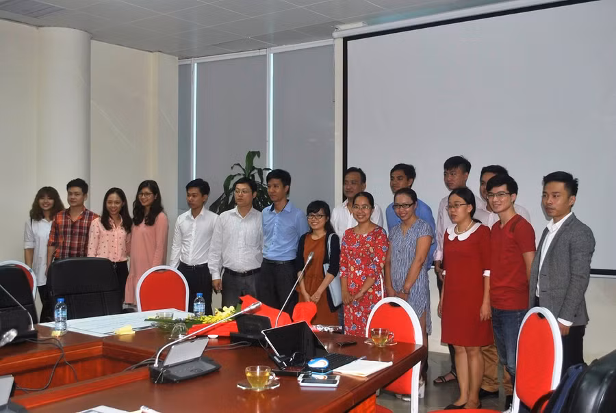 Các đại biểu tham dự hội thảo “Internet Kết nối vạn vật Internet of Things (IoT)” Các đại biểu tham dự hội thảo “Internet Kết nối vạn vật Internet of Things (IoT)”