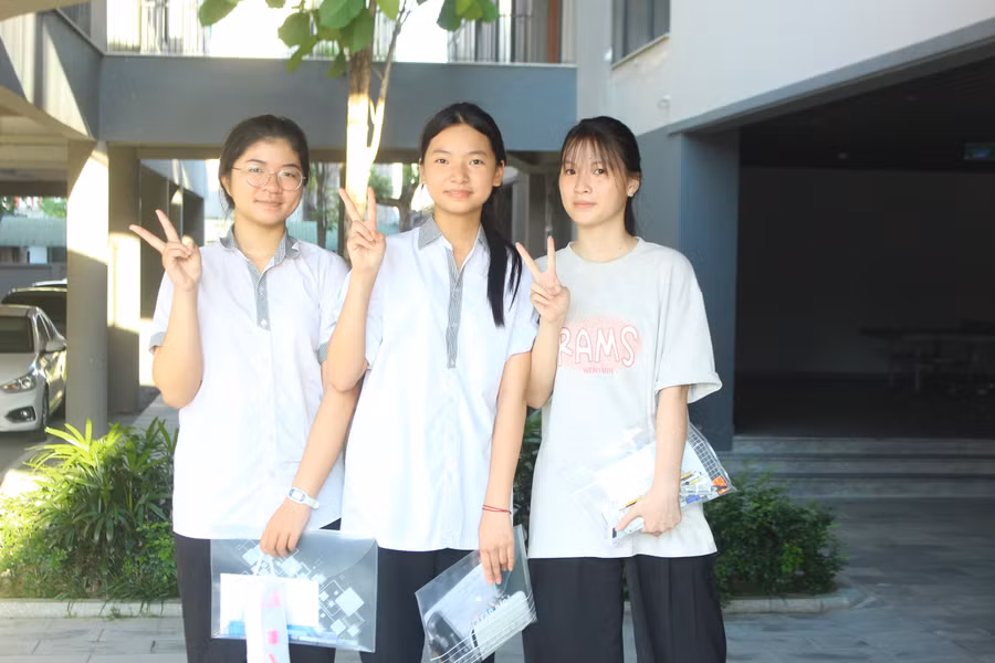 Thí sinh dự thi lớp 10 tại Trường THPT Phan Đình Phùng (phường Thành Sen, Hà Tĩnh).
