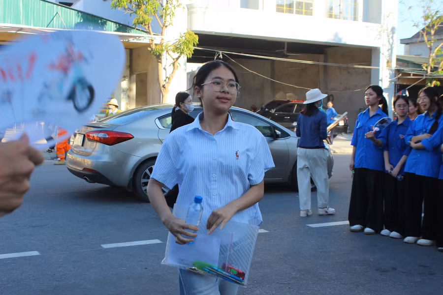 Thí sinh dự thi tại Trường THPT chuyên Hà Tĩnh.