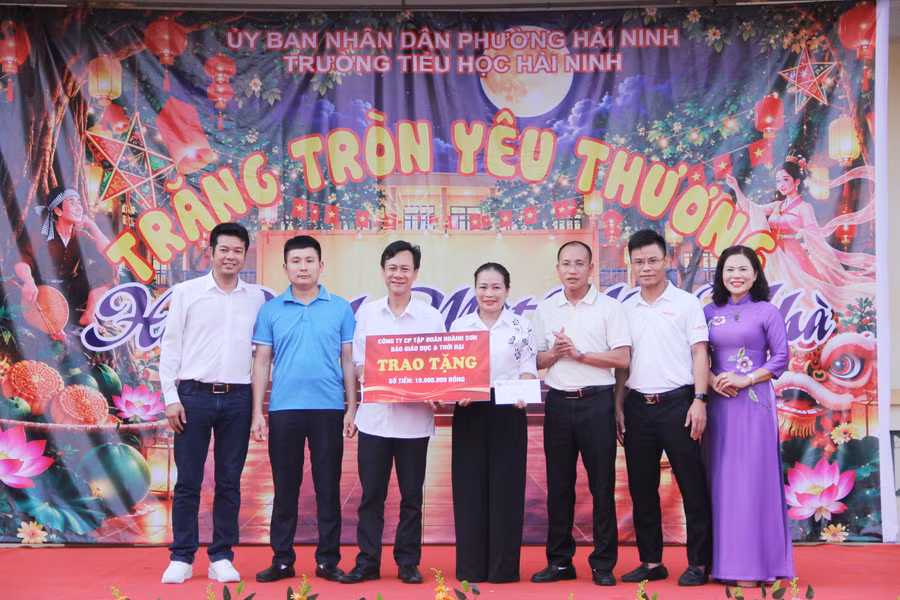 Báo GD&TĐ và Công ty Cổ phần Tập đoàn Hoành Sơn trao 10 triệu đồng tặng Trường Mầm non Hải Hà và Trường THCS Hải Ninh. img-3049-1983.jpg