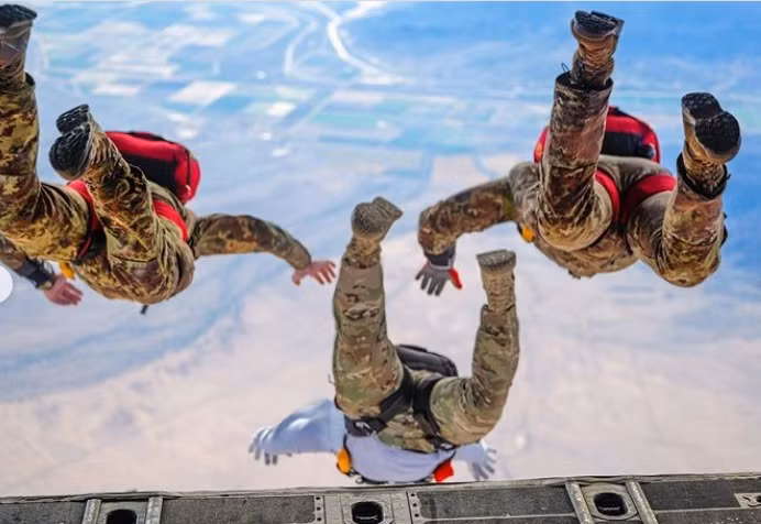 Mỹ công bố hình ảnh hiếm của C-27J Spartan làm nhiệm vụ