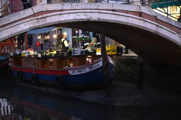 Sống ở Venice trơ đáy 