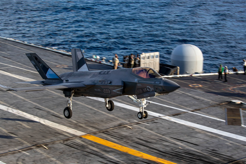 Hình ảnh F-35C tráng gương để tàng hình