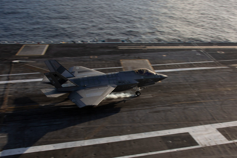 Hình ảnh F-35C tráng gương để tàng hình