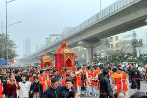 Hà Nội: Tắc đường xem đoàn rước kiệu Lễ hội 5 làng Mọc