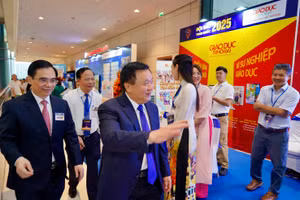 Lãnh đạo Đảng, Nhà nước tham quan Hội báo Toàn quốc 2025