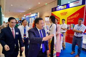 Lãnh đạo Đảng, Nhà nước tham quan Hội báo Toàn quốc 2025