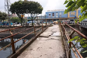 Loạt cầu tạm đã xuống cấp ở Hà Nội