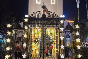 Nhiều nhà thờ ở Hà Nội lên đèn lung linh đón Giáng sinh