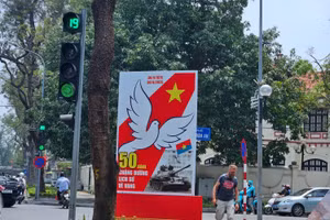 Hà Nội: Rực rỡ chào mừng kỷ niệm Ngày Thống nhất đất nước