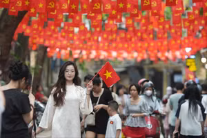 Những con ngõ cờ hoa chụp ảnh 'cực phẩm' trước thềm Quốc khánh