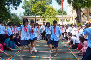 Học sinh đón năm học mới bằng trò chơi dân gian