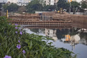 Hà Nội: 'Lộ diện' đập dâng đầu tiên trên sông Tô Lịch