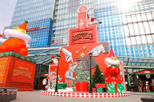 Loạt trung tâm thương mại ở Hà Nội trang hoàng rực rỡ, sẵn sàng đón Giáng sinh