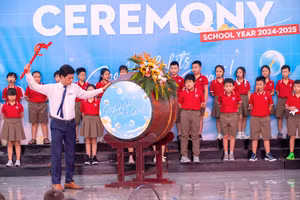 Học sinh rạng ngời chào đón năm học mới 