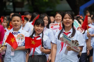 Nụ cười tươi rói ngày tựu trường của học sinh lớp 6