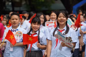 Nụ cười tươi rói ngày tựu trường của học sinh lớp 6