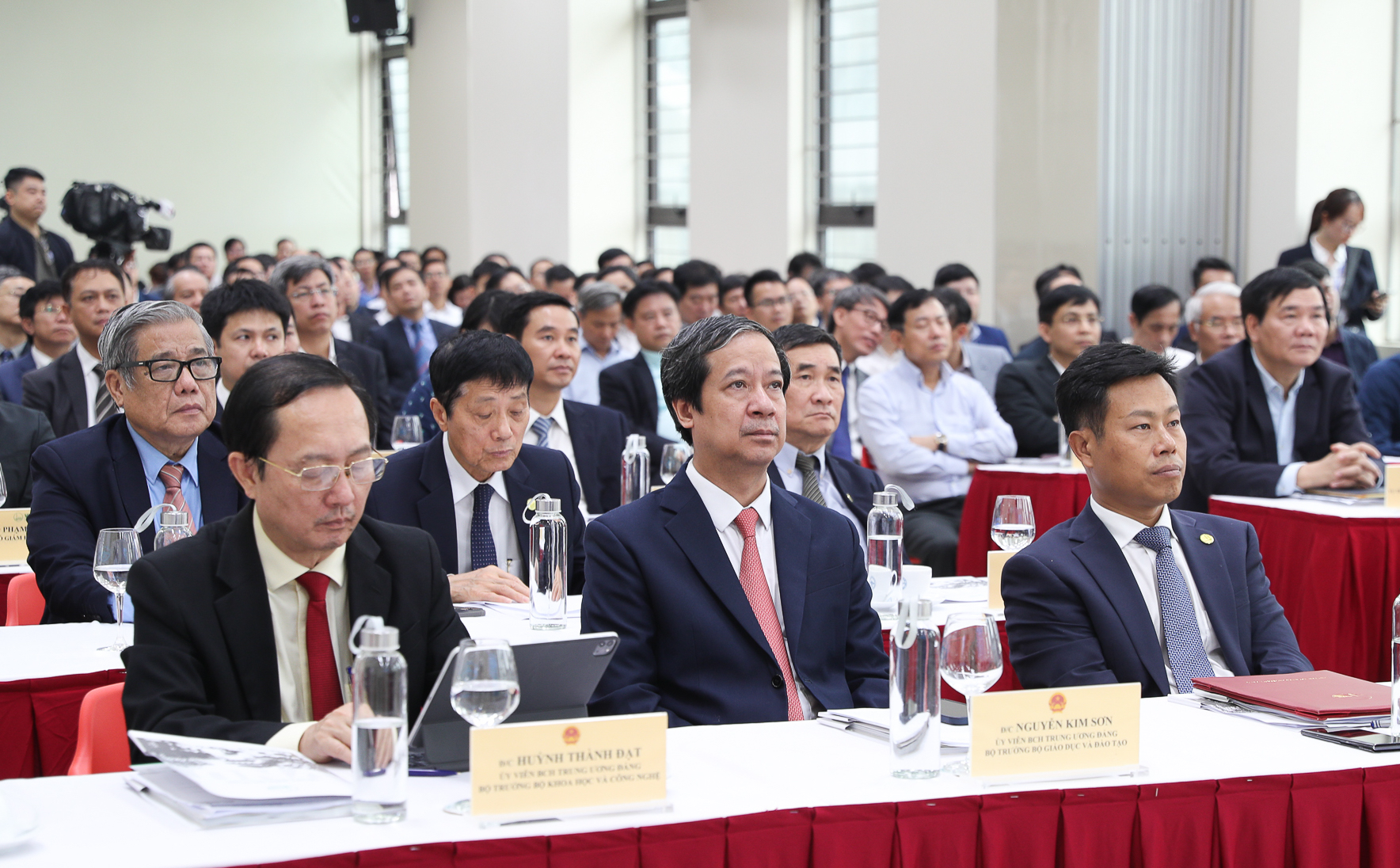 Lãnh đạo các Bộ, ngành, cơ quan trung ương tại buổi làm việc. Lãnh đạo các Bộ, ngành, cơ quan trung ương tại buổi làm việc.
