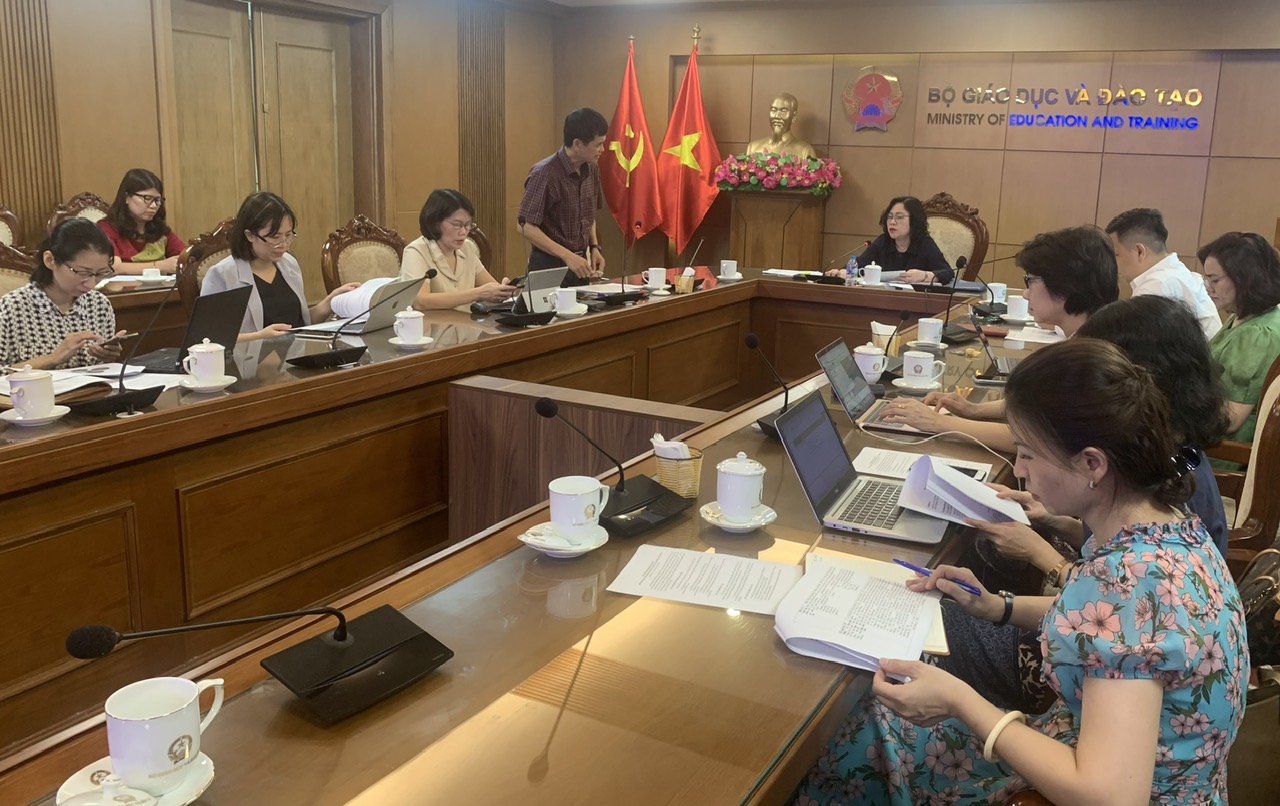 Các đại biểu thảo luận tại cuộc họp lấy ý kiến. Các đại biểu thảo luận tại cuộc họp lấy ý kiến.