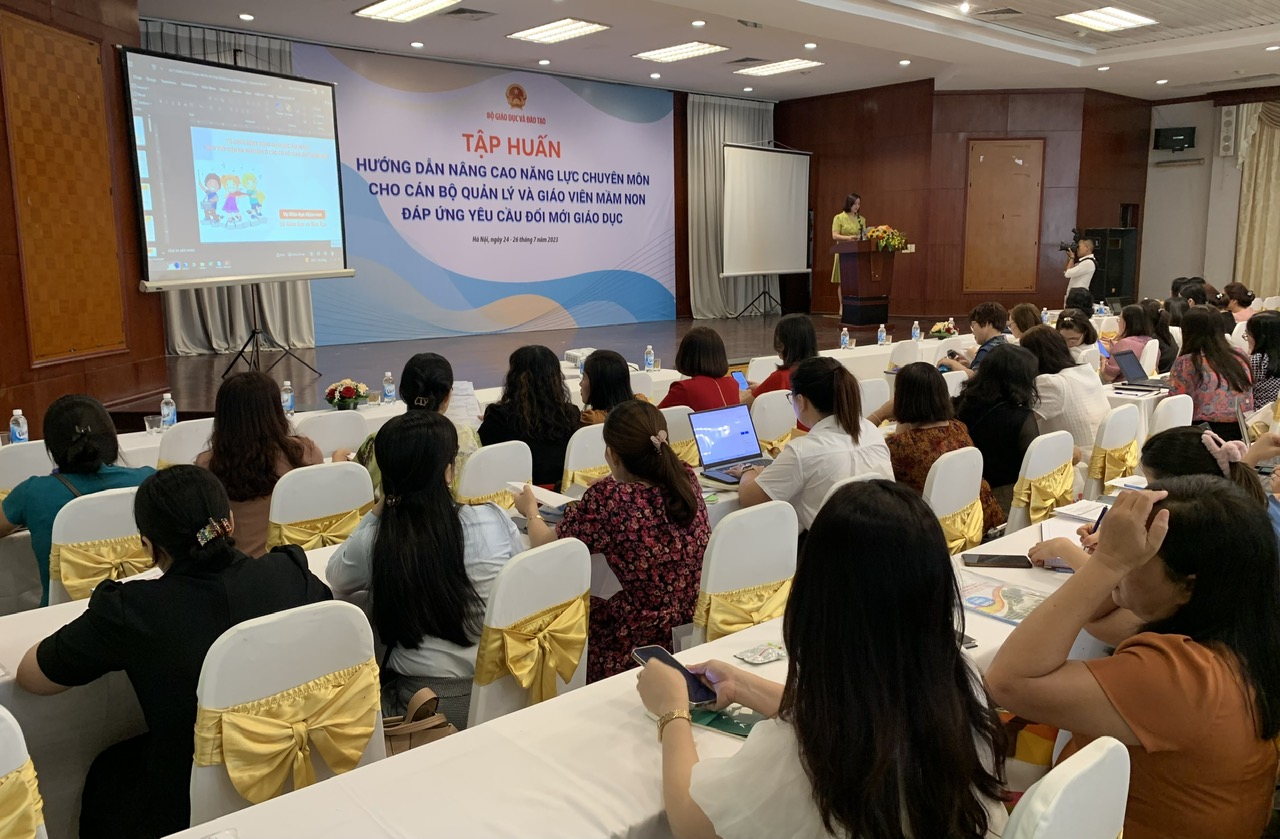 Phó Vụ trưởng Vụ GDMN Cù Thị Thủy quán triệt các nội dung tại Chương trình tập huấn. Phó Vụ trưởng Vụ GDMN Cù Thị Thủy quán triệt các nội dung tại Chương trình tập huấn.