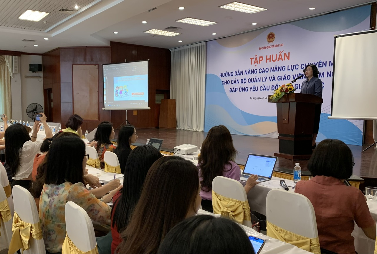 Bộ GD&ĐT đã tổ chức Tập huấn hướng dẫn nâng cao năng lực chuyên môn cho cán bộ quản lý và giáo viên mầm non. Bộ GD&ĐT đã tổ chức Tập huấn hướng dẫn nâng cao năng lực chuyên môn cho cán bộ quản lý và giáo viên mầm non.