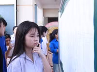 Thí sinh tham dự Kỳ thi tuyển sinh vào lớp 10. Ảnh: Đình Tuệ.