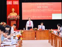 Phó Bí thư Thường trực Đảng ủy Bộ GD&ĐT, Thứ trưởng Thường trực Phạm Ngọc Thưởng phát biểu tại hội nghị. 