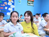 Cô trò Trường Tiểu học Đại Mỗ 3 (phường Tây Mỗ, Hà Nội) trong giờ học trên lớp. Ảnh: Đình Tuệ.