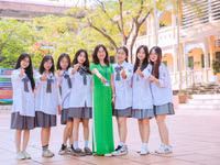 Cô trò Trường THPT Kim Ngọc (phường Vĩnh Yên, Phú Thọ). Ảnh: NTCC.