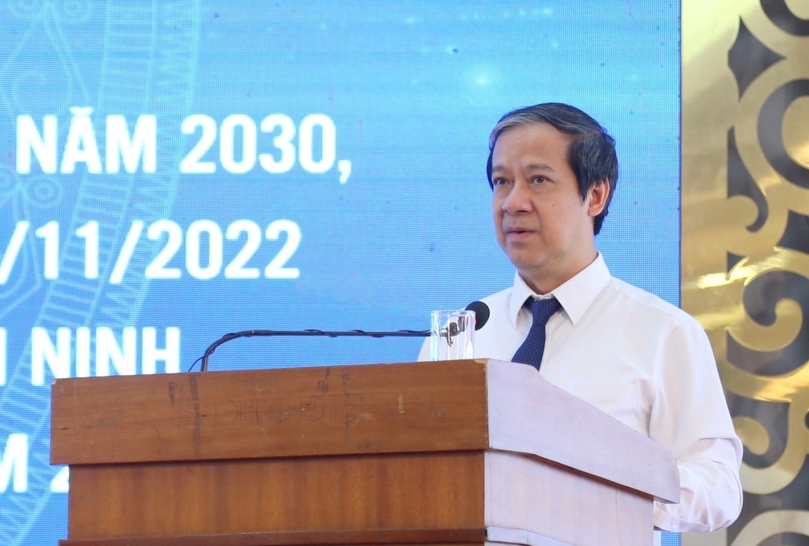 Bộ trưởng Nguyễn Kim Sơn phát biểu kết luận tại Hội nghị phát triển giáo dục và đào tạo vùng Bắc Trung bộ và Duyên hải miền Trung đến năm 2030, tầm nhìn đến năm 2045. Bộ trưởng Nguyễn Kim Sơn phát biểu kết luận tại Hội nghị phát triển giáo dục và đào tạo vùng Bắc Trung bộ và Duyên hải miền Trung đến năm 2030, tầm nhìn đến năm 2045.