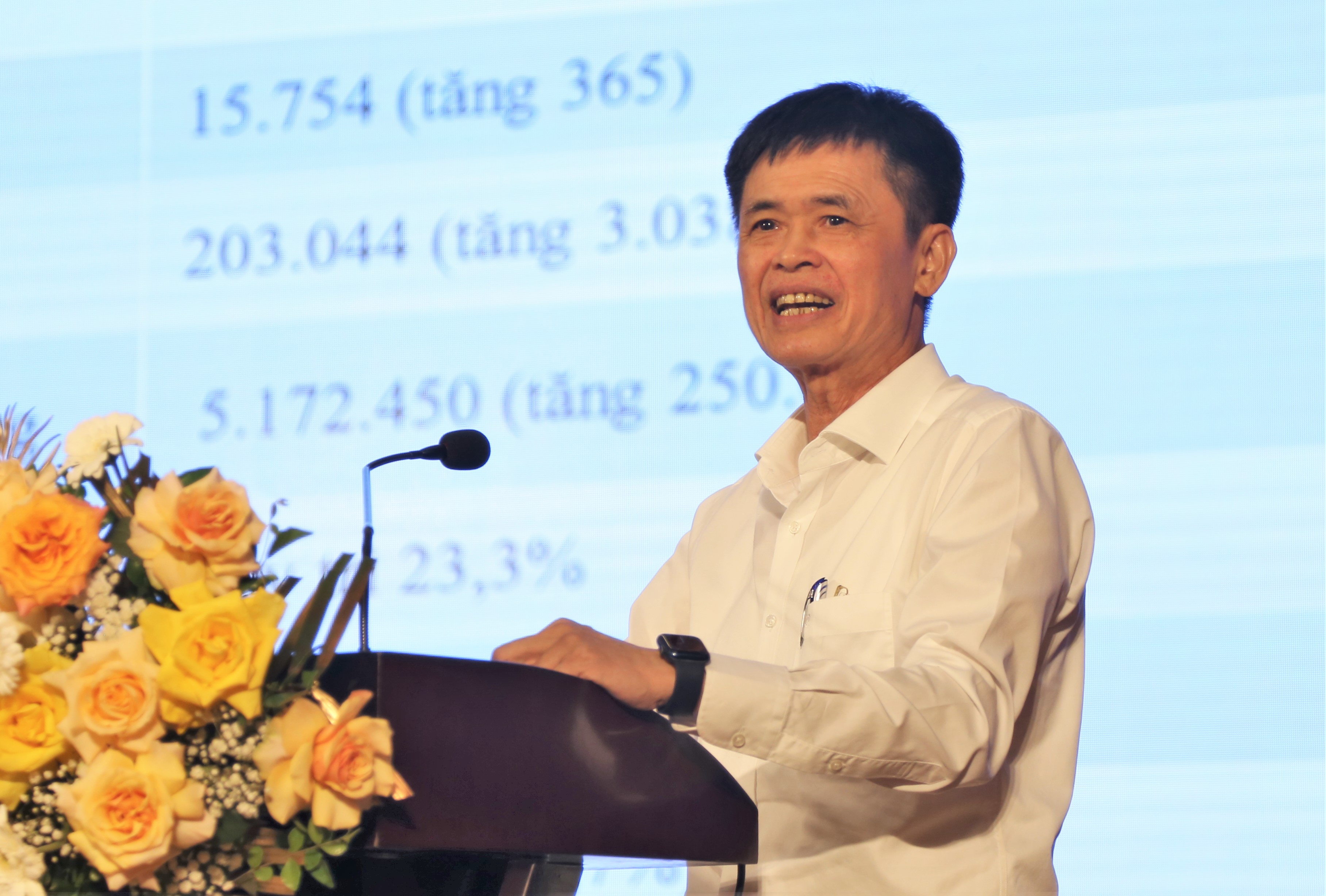 Ông Nguyễn Bá Minh - Vụ trưởng Vụ Giáo dục Mầm non, Bộ GD&amp;ĐT báo cáo tại Hội nghị.