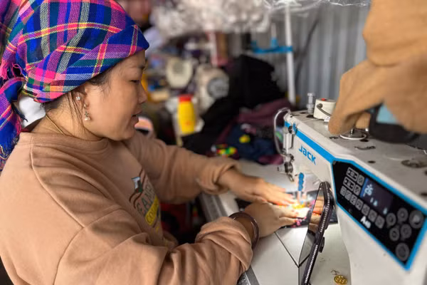 Nhiều chị em đã tạo ra các sản phẩm đặc trưng tại địa phương và mạnh dạn quảng bá, kinh doanh trên không gian mạng.