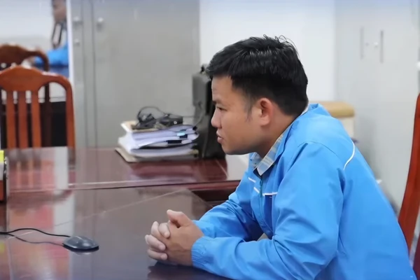 Trần Đình Duy tại cơ quan Công an. Ảnh: TG