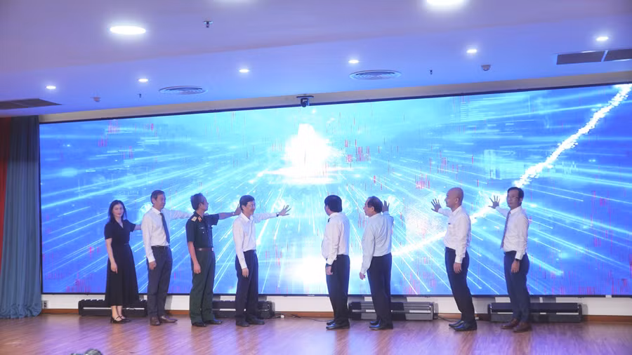 Các đại biểu thực hiện nghi thức công bố chương trình “Vì một Việt Nam khỏe mạnh”.