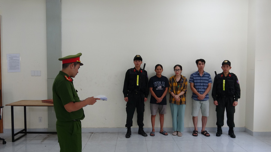 Oanh, Hòa, Vinh bị khởi tố về tội “Sản xuất, mua bán trái phép chất độc”.