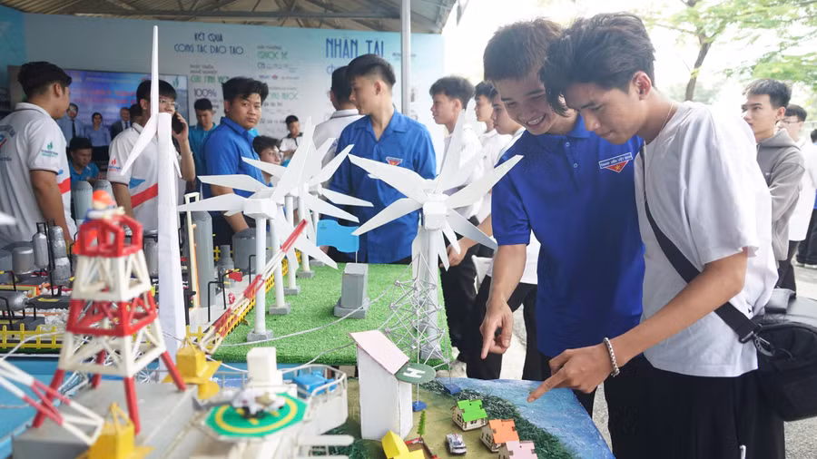 Gian hàng triển lãm về ngành Năng lượng – Dầu khí của Khoa Dầu khí -PVU.