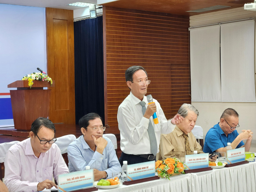 NGƯT. ThS Lâm Văn Quản - Chủ tịch Hội GDNN TPHCM phát biểu tại hội nghị.