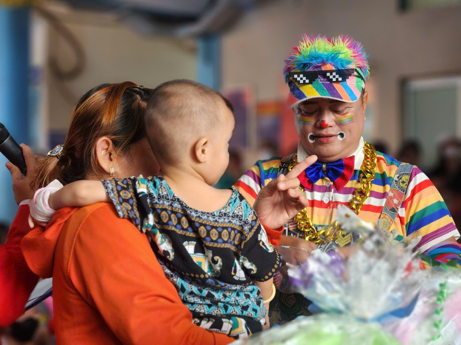 Hoạt động chăm lo đời sống tinh thần cho bệnh nhi tại Bệnh viện Nhi đồng 1. 