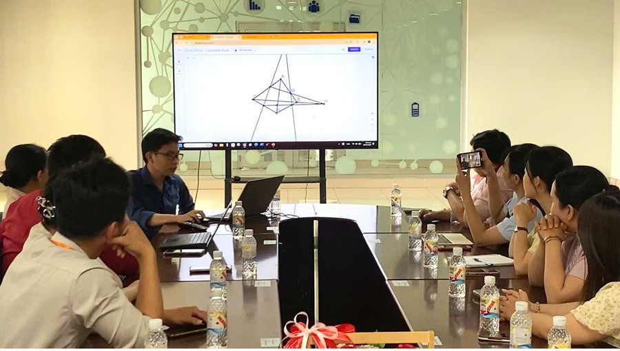 Quang cảnh buổi thảo luận chuyên đề. 