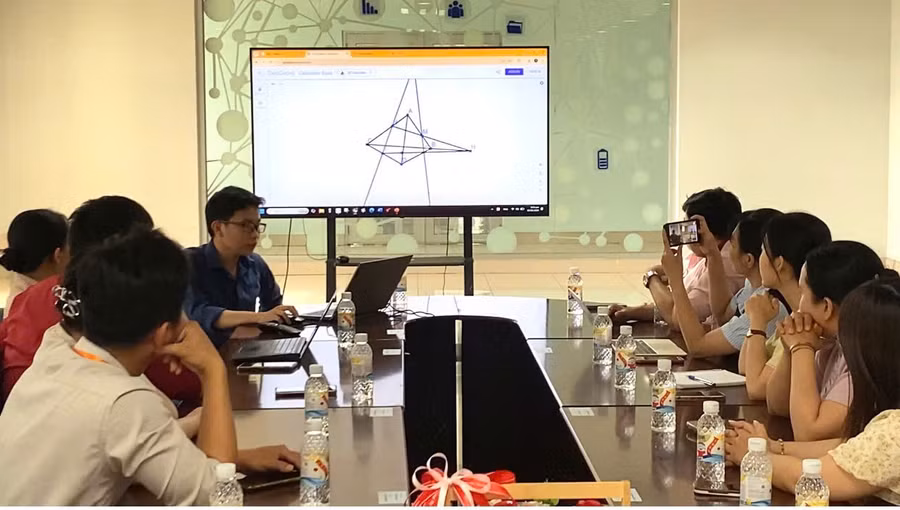 Quang cảnh buổi thảo luận chuyên đề. 