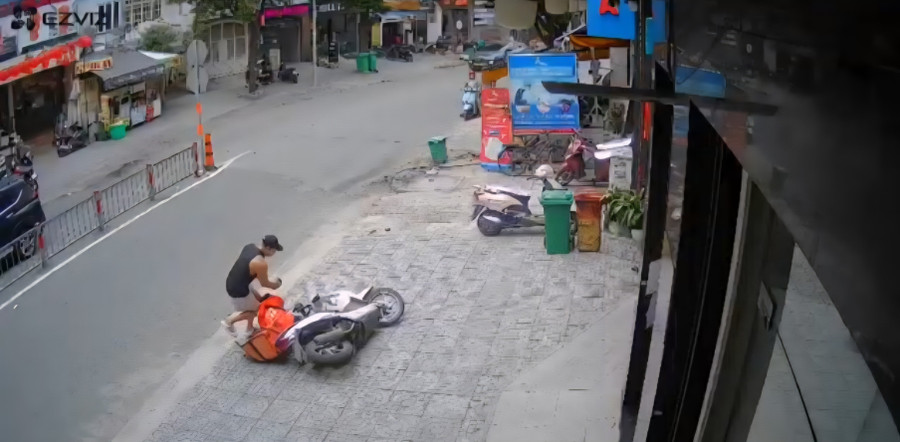 Hiện trường vụ việc được camera quay lại.